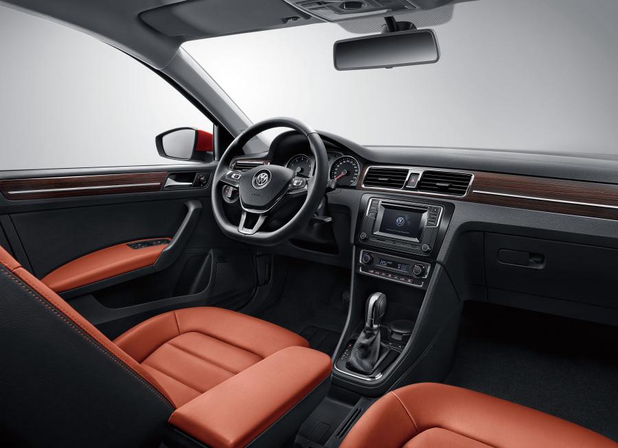  Volkswagen Gran Santana 2015 года  (фото 8 из 13)